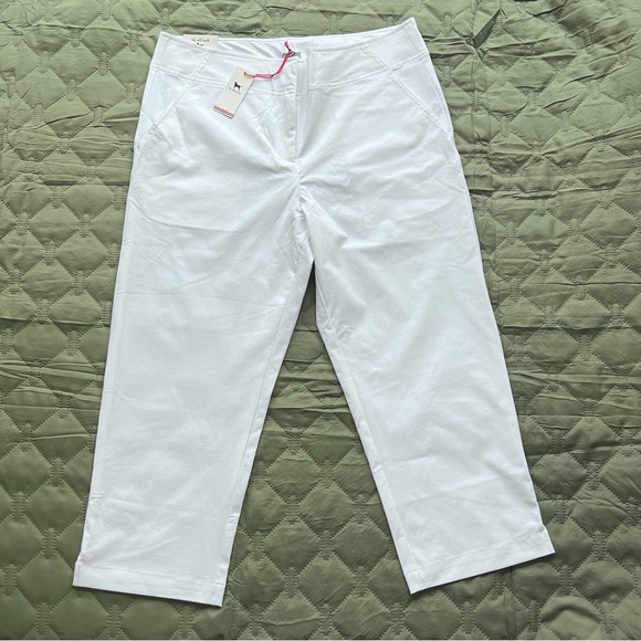 The Black Dog Pants - ***NWT***The Black Dog Ladies Capris color White